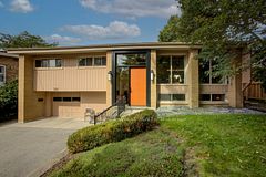 204 Manchester Road, Kitchener, ON N2B 1A2