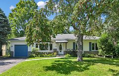 2206 Hillary Avenue, Alta Vista and Area, ON K1H 7J1
