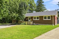 8 EMMING Court, Hamilton, ON L9C 4A2