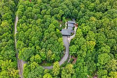 115 Lindgren Road E, Huntsville, ON P1H 1Y6