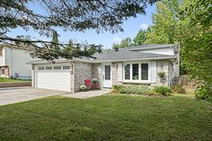 23 Maypark Drive, Bracebridge, ON P1L 1C3