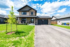 6 Zachary Street, Petawawa, ON K8H 0G5