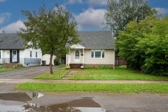 2218 Isabella Street E, Thunder Bay, ON P7E 5C6
