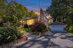 732 Centre Street, Kingston, ON K7M 5E4