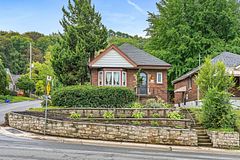 22 Arkledun Avenue, Hamilton, ON L8N 2H7