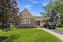 25 GLENVIEW Avenue, Welland, ON L3C 4K2