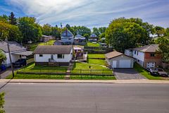 811 Fourth Street N, Kenora, ON P9N 2N6