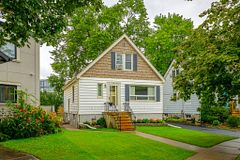 25 Clayburn Avenue, St. Catharines, ON L2P 2T9
