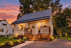 679 Hawley Street, Peterborough, ON K9J 4C7