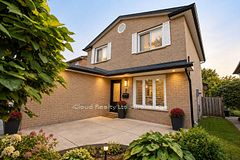 7 Drakes Drive, Hamilton, ON L8E 4G4