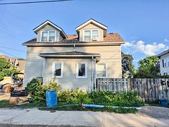 39 Union Street E B, Waterloo, ON N2J 1B8